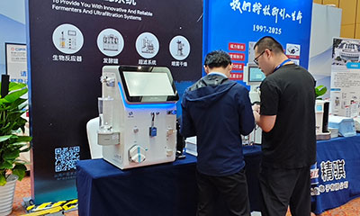 jiuyou.com团队与客户交流